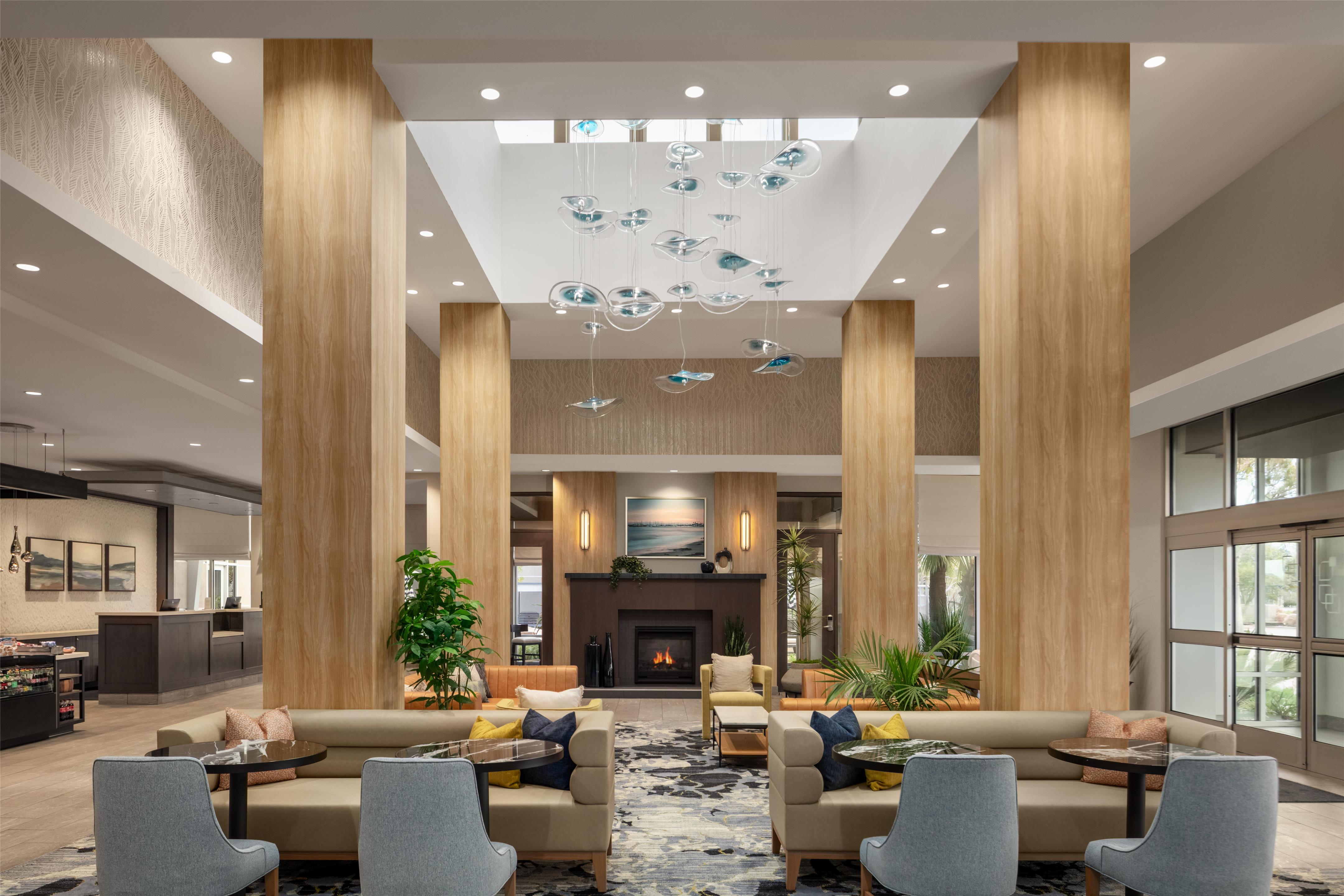 Lobby | Hilton Garden Inn Santa Barbara / Goleta