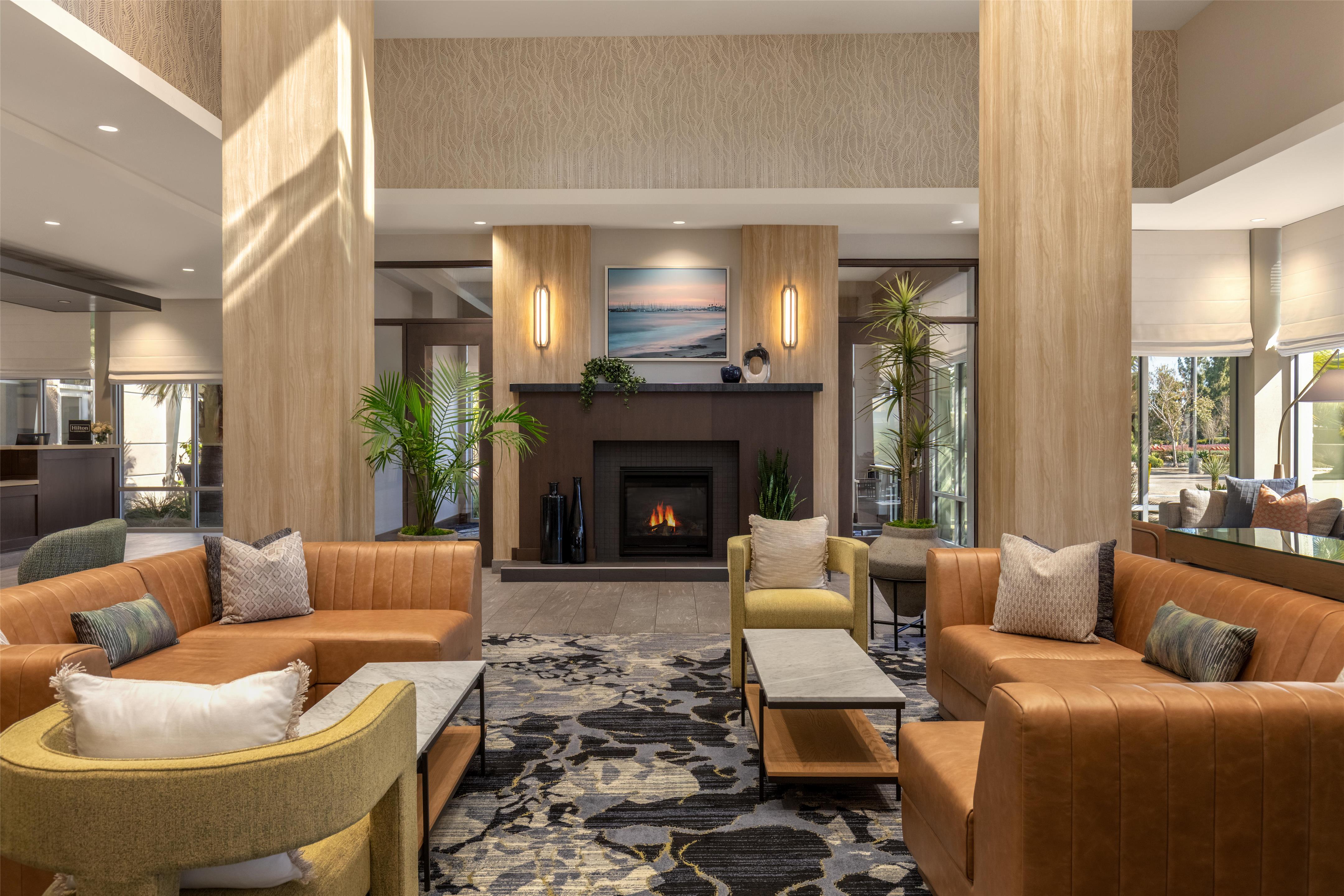 Lobby | Hilton Garden Inn Santa Barbara / Goleta