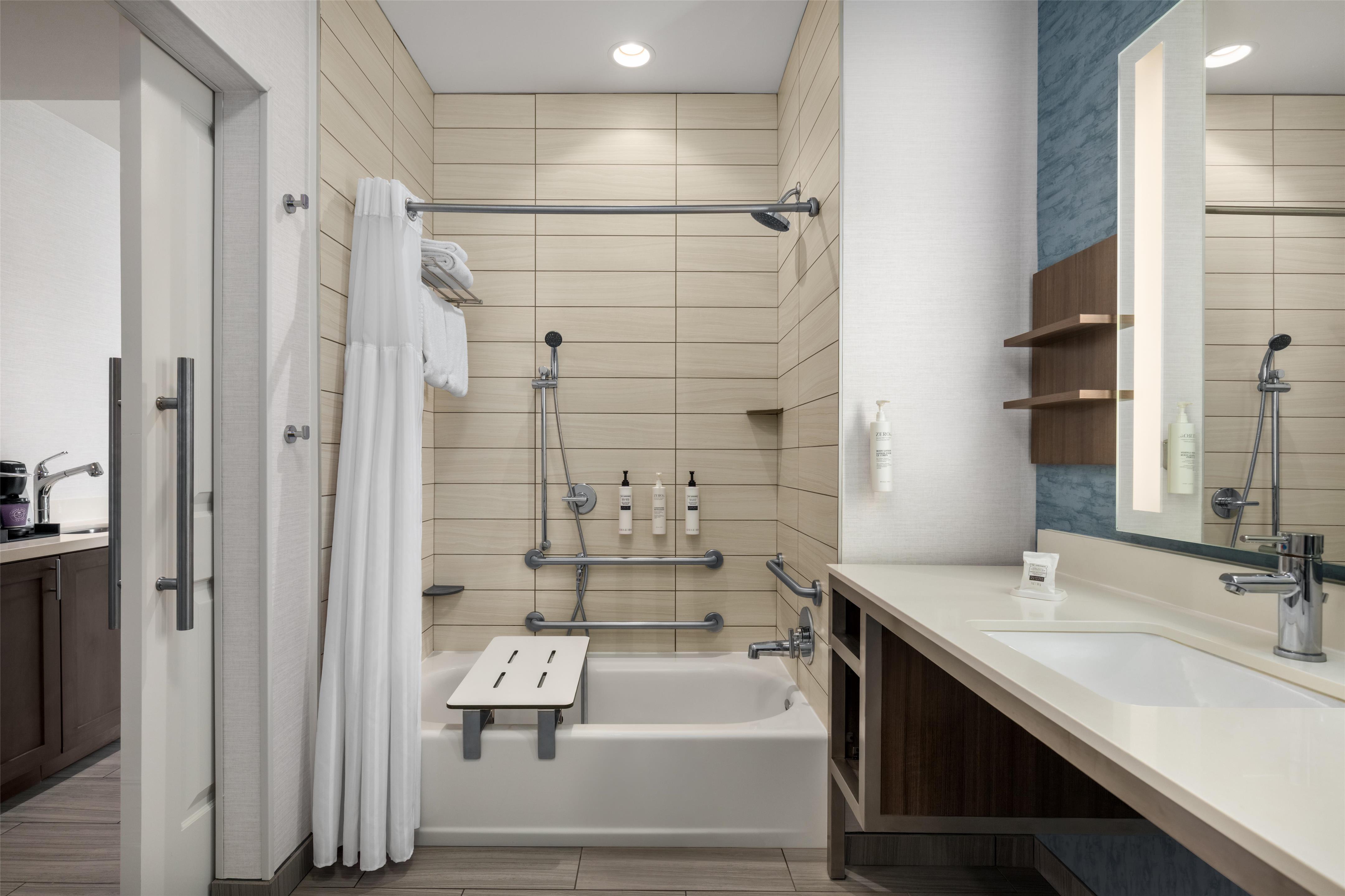 Guest room bath
