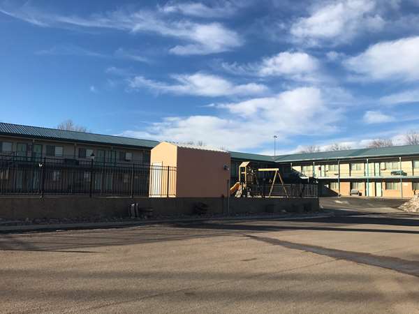 Pool - Travelodge Wall