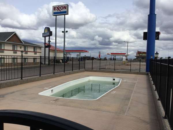 Pool - Travelodge Wall