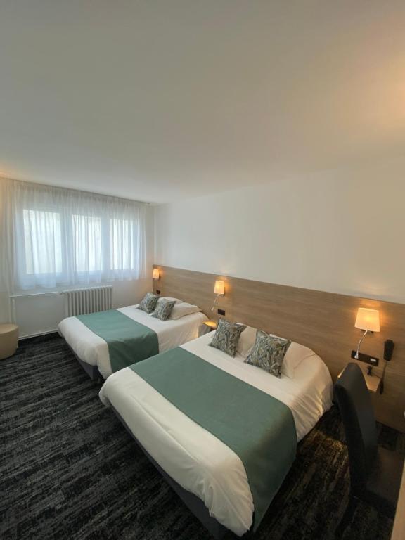 HOTEL DU LOUVRE-guestroom-Guest Room,On-Site.jpg