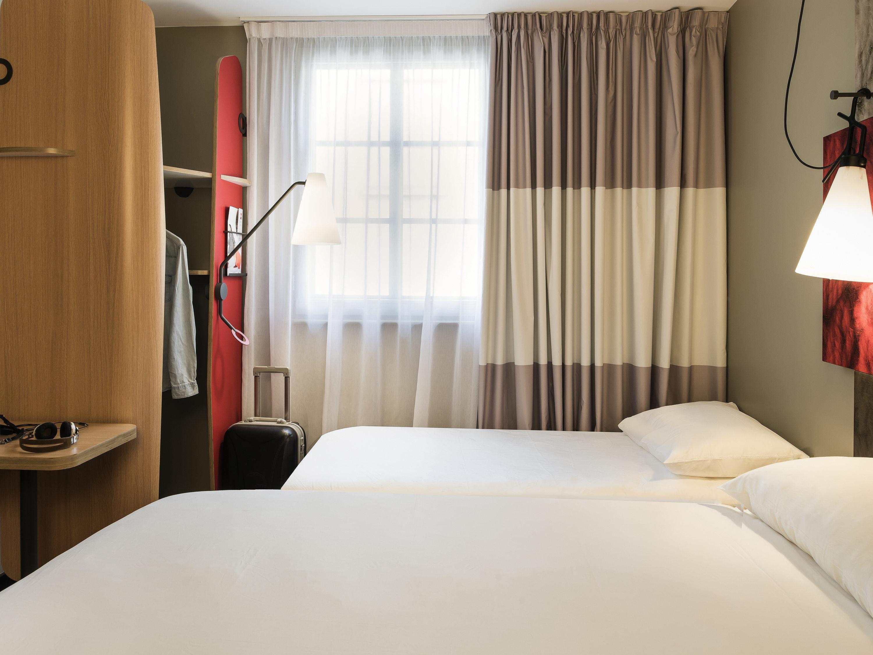 ibis Saint Germain en Laye Centre Room Type - Standard room with a double bed and a single bed