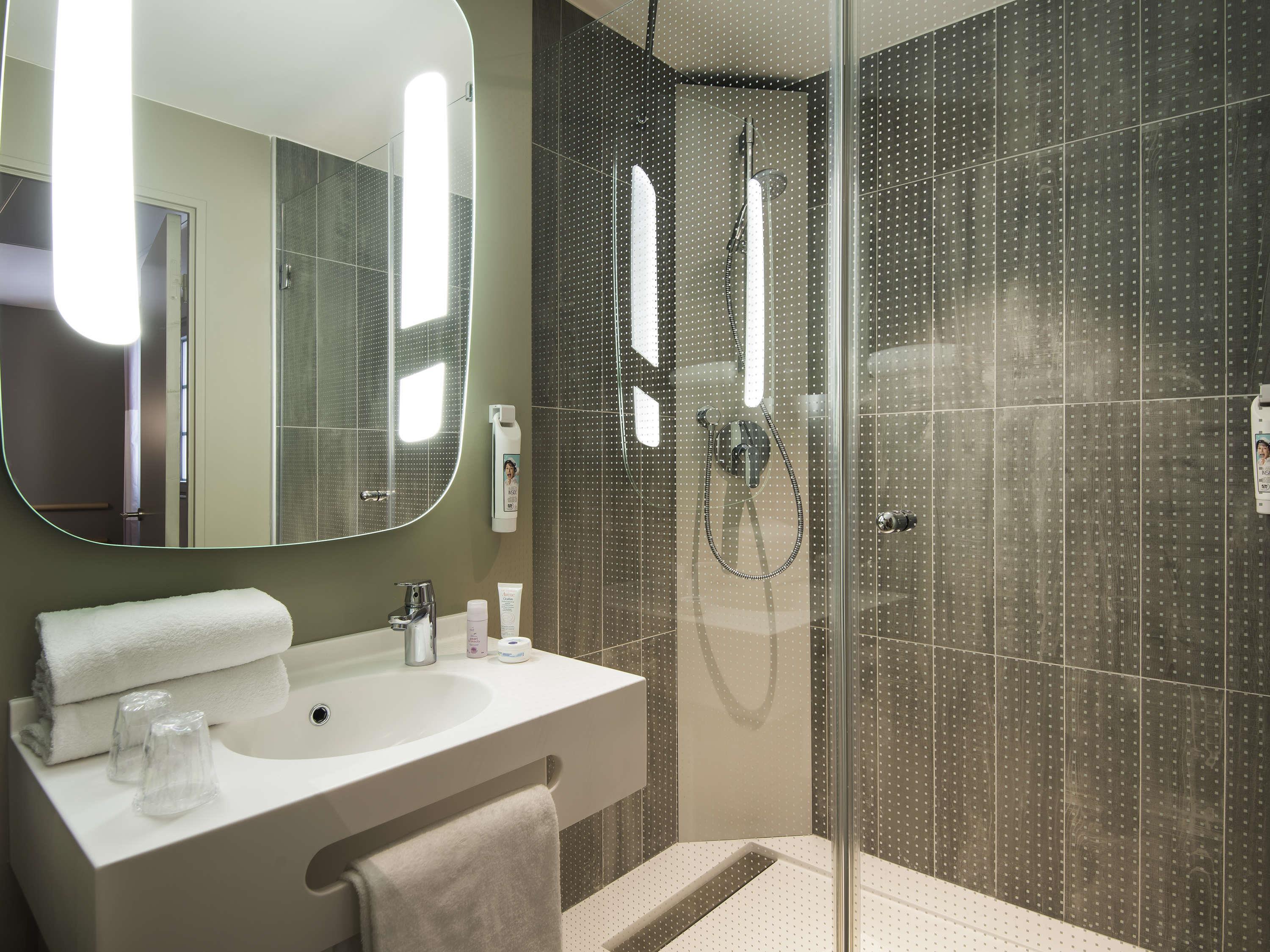 ibis Saint Germain en Laye Centre Room Type - Comfort Room with 1 double bed and 2-seater sofa