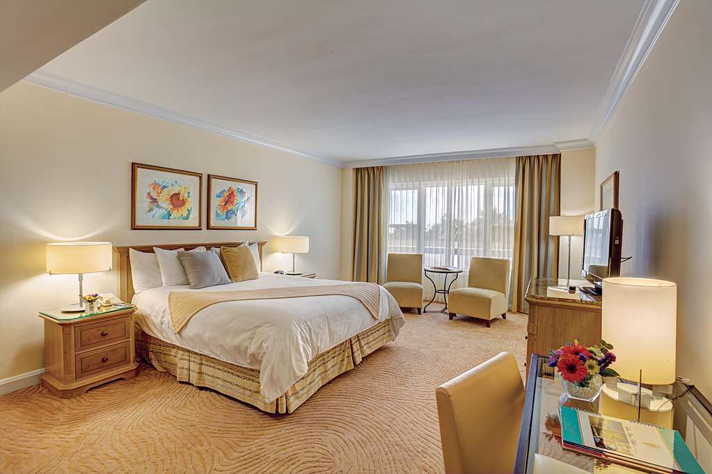 Sea View Bal Harbour Hotel-guestroom-Guest Room,On-Site.jpg