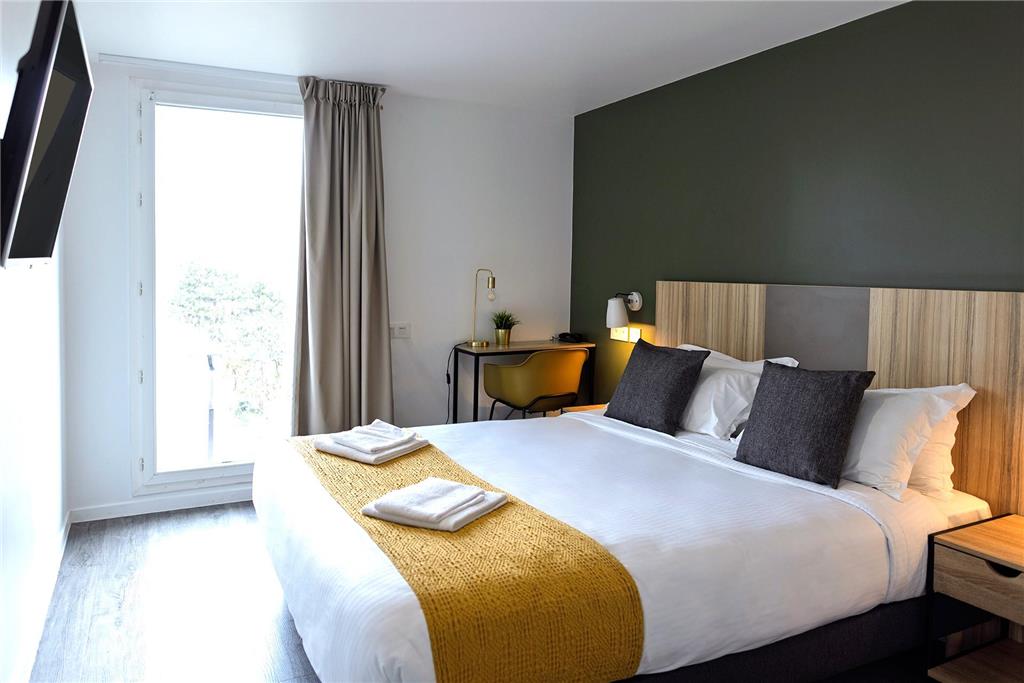 LODGE IN-guestroom-Guest Room,On-Site.jpg