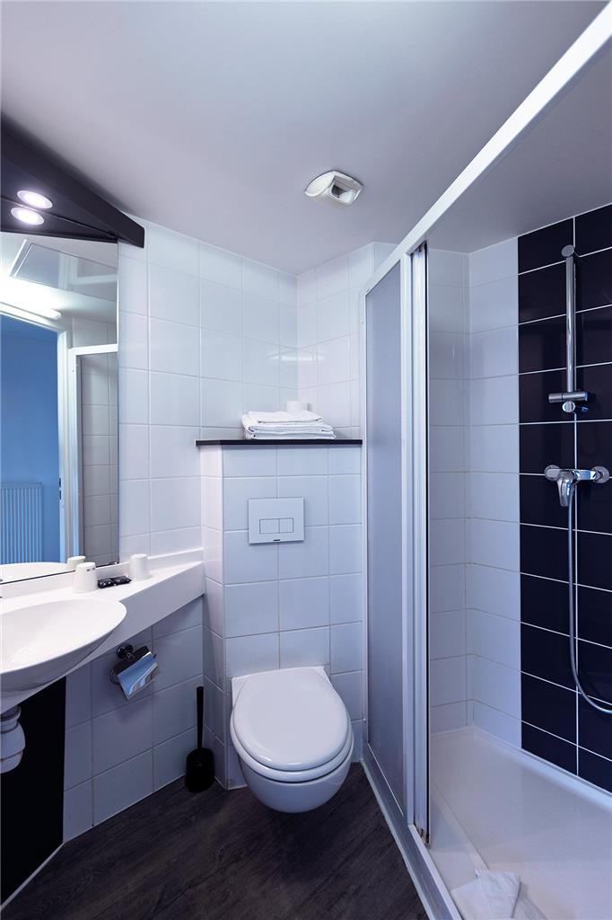 LODGE IN-guestroom-Guest Room,Guest Room Amenity,On-Site.jpg