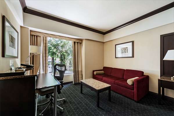 Pool - Hotel Bonaventure Montreal