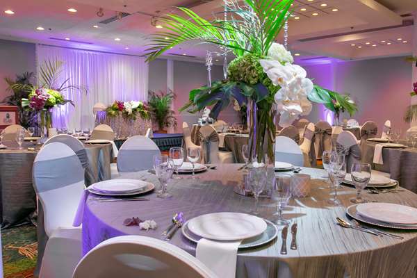 Restaurant - Waikiki Resort Hotel Honolulu