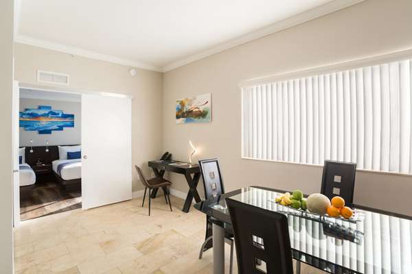  - Nuvo Suites Dolphin Mall Miami