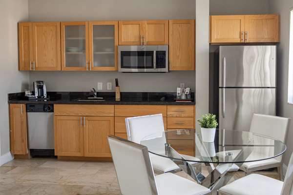  - Nuvo Suites Dolphin Mall Miami