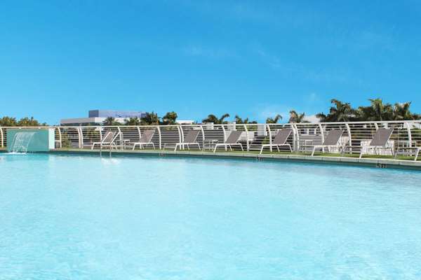  - Nuvo Suites Dolphin Mall Miami