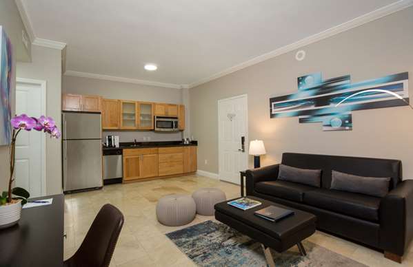 Suite - Nuvo Suites Dolphin Mall Miami