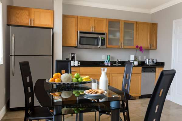 Suite - Nuvo Suites Dolphin Mall Miami