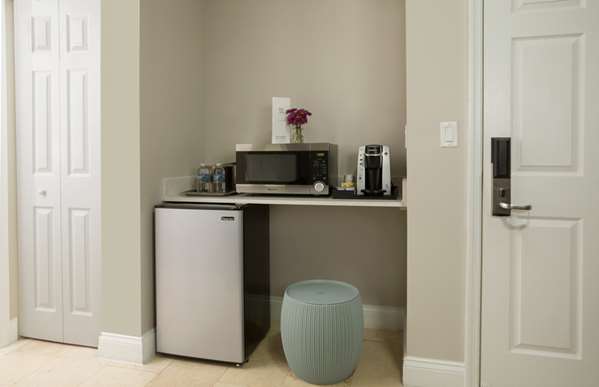 Suite - Nuvo Suites Dolphin Mall Miami