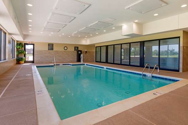 Pool - Best Western Plus Centralia Hotel