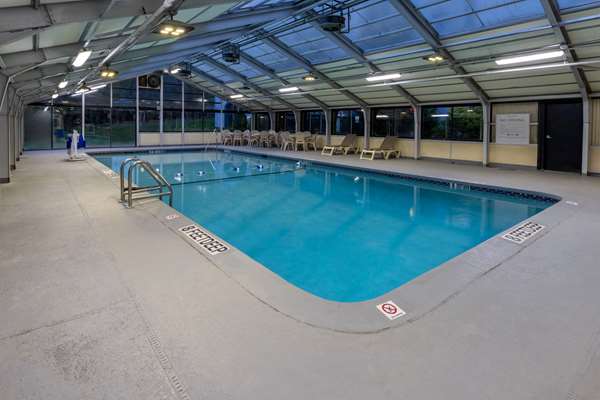 Pool - Baymont Inn & Suites Elmsford