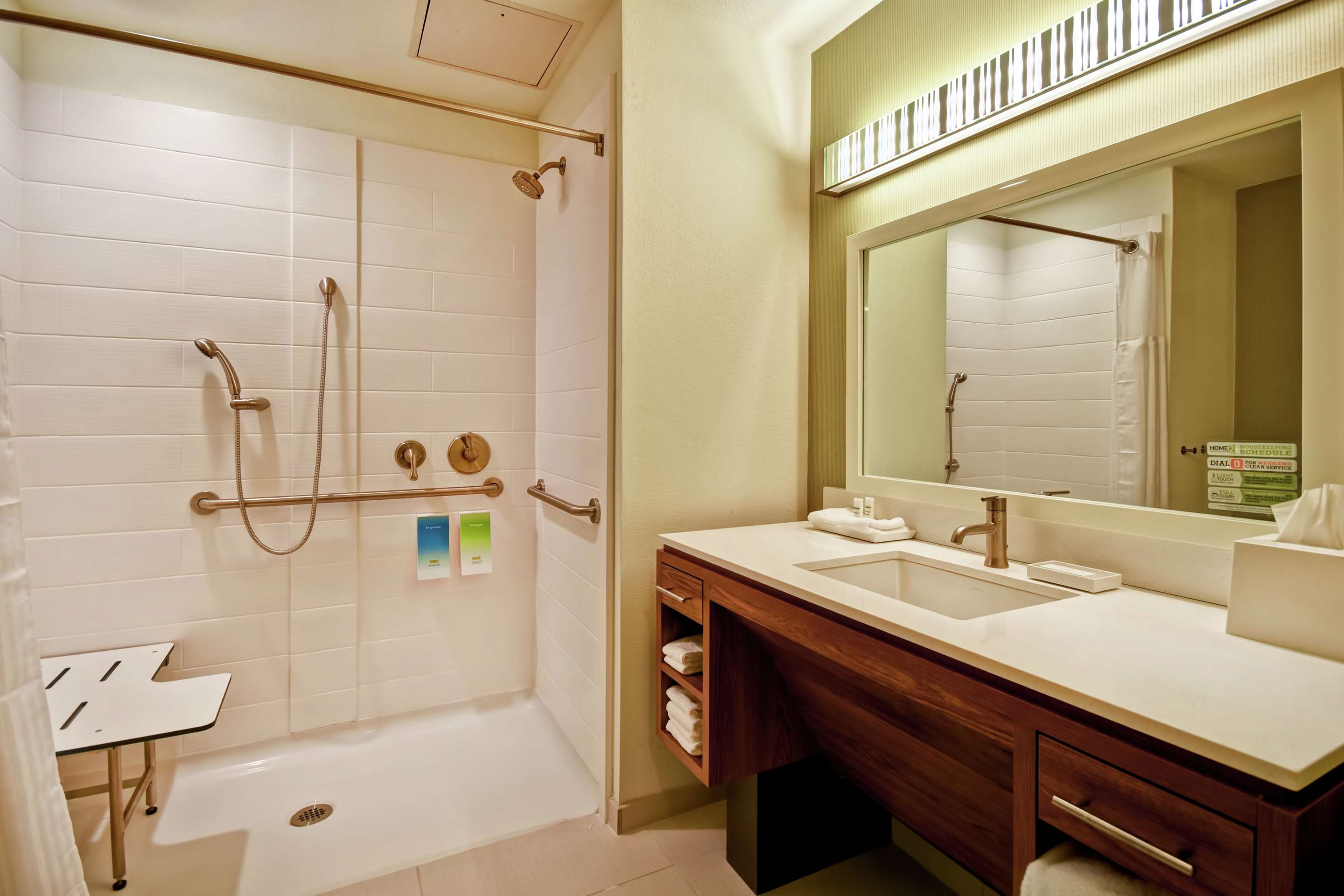 Guest room bath