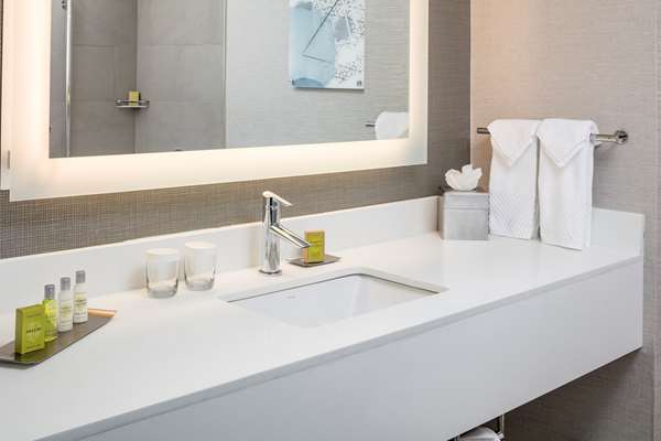  - DoubleTree by Hilton Hotel Logan Airport Chelsea