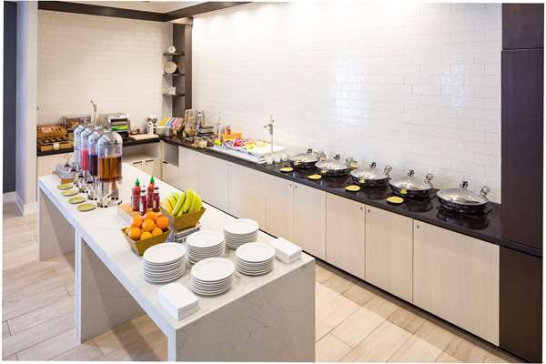 Restaurant - DoubleTree by Hilton Hotel Logan Airport Chelsea