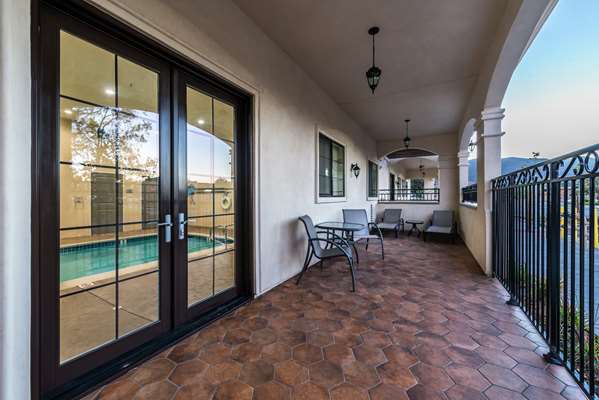 Pool - Best Western Plus Temecula Wine Country Hotel - I-15, Exit 59