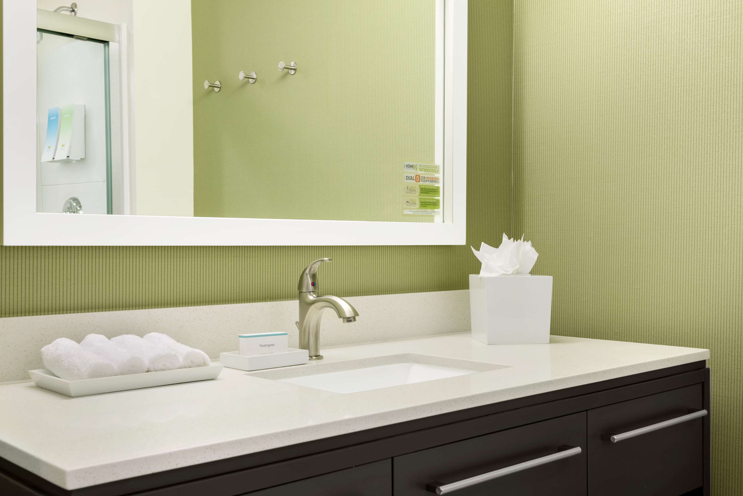 Guest room bath