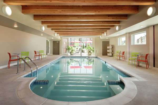 Pool - Home2 Suites by Hilton Menomonee Falls