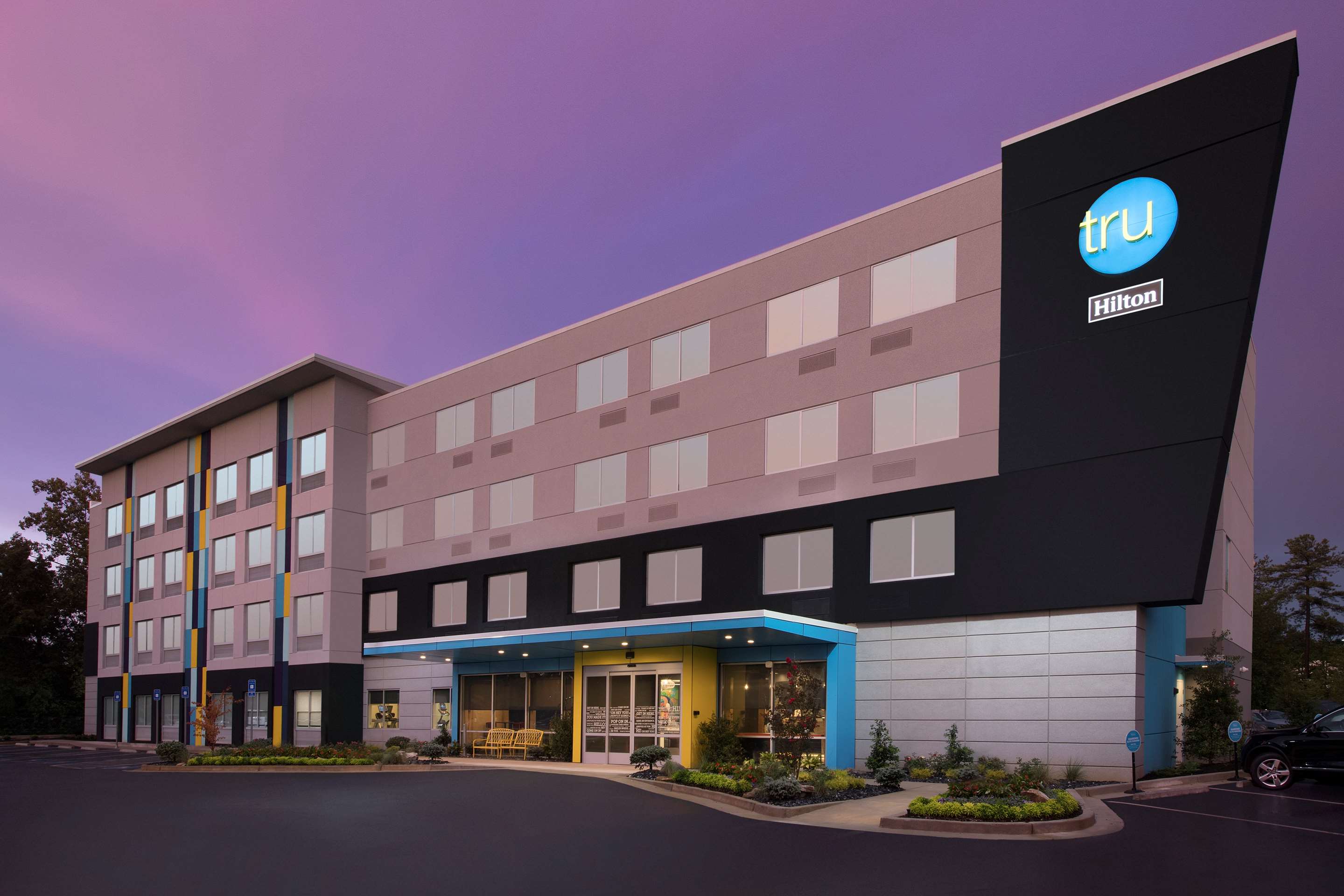 Exterior | Tru by Hilton McDonough