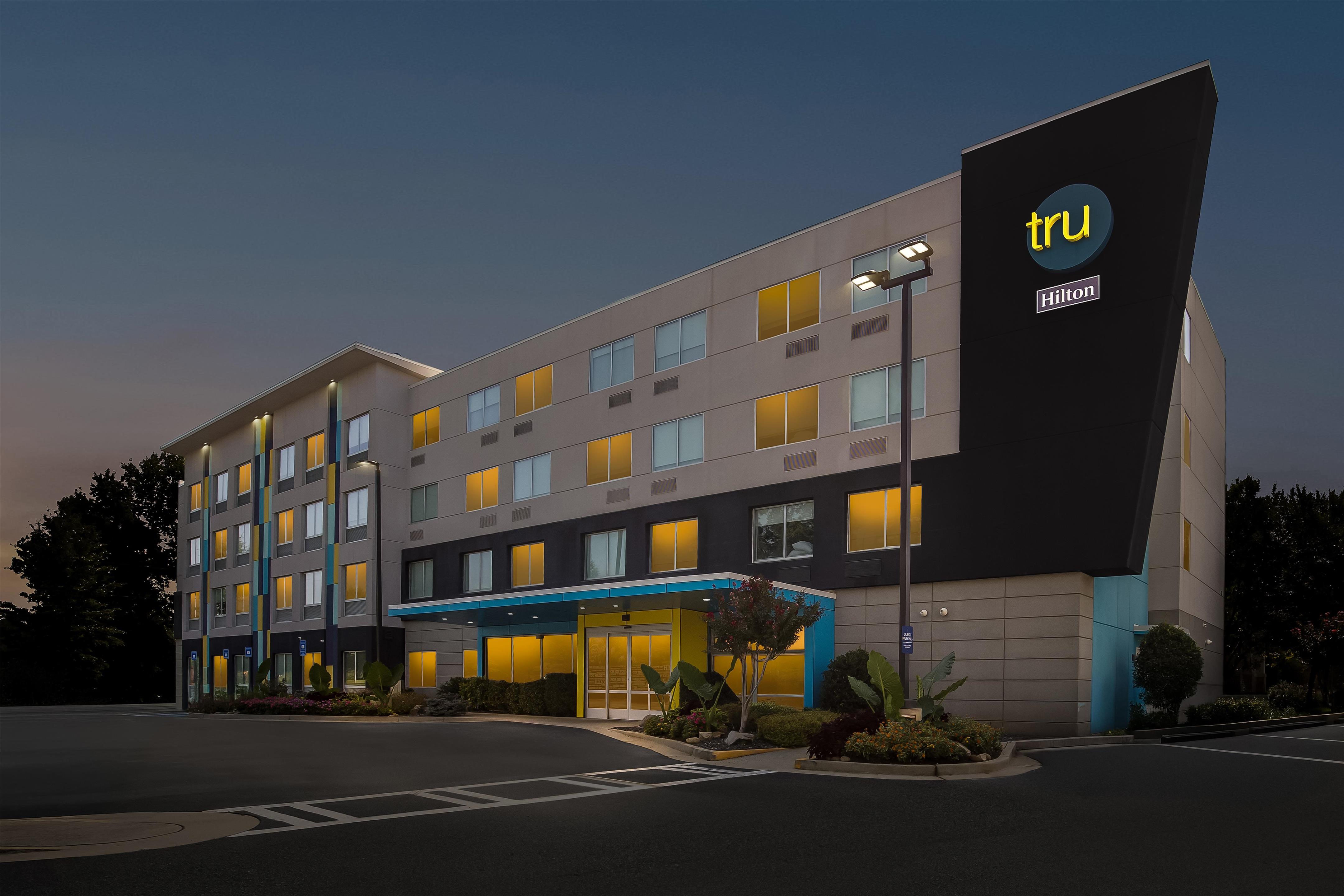 Exterior | Tru by Hilton McDonough