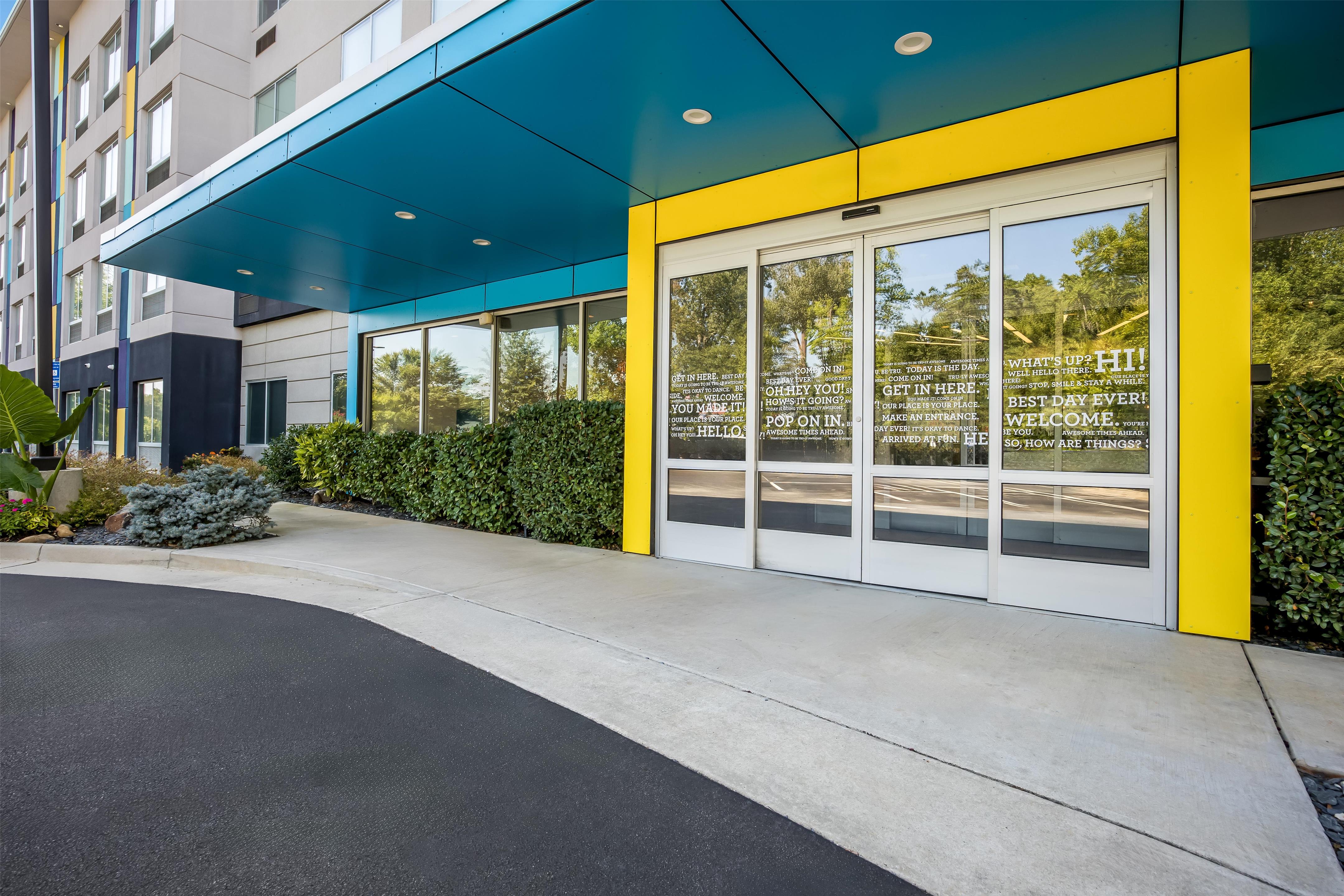 Exterior | Tru by Hilton McDonough