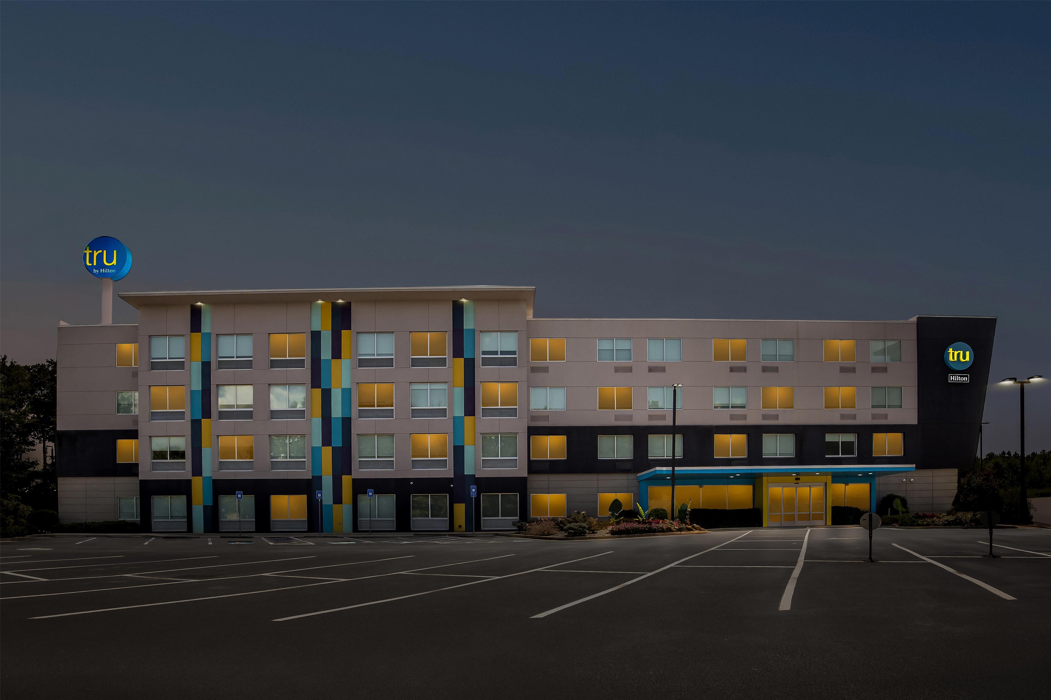 Exterior | Tru by Hilton McDonough