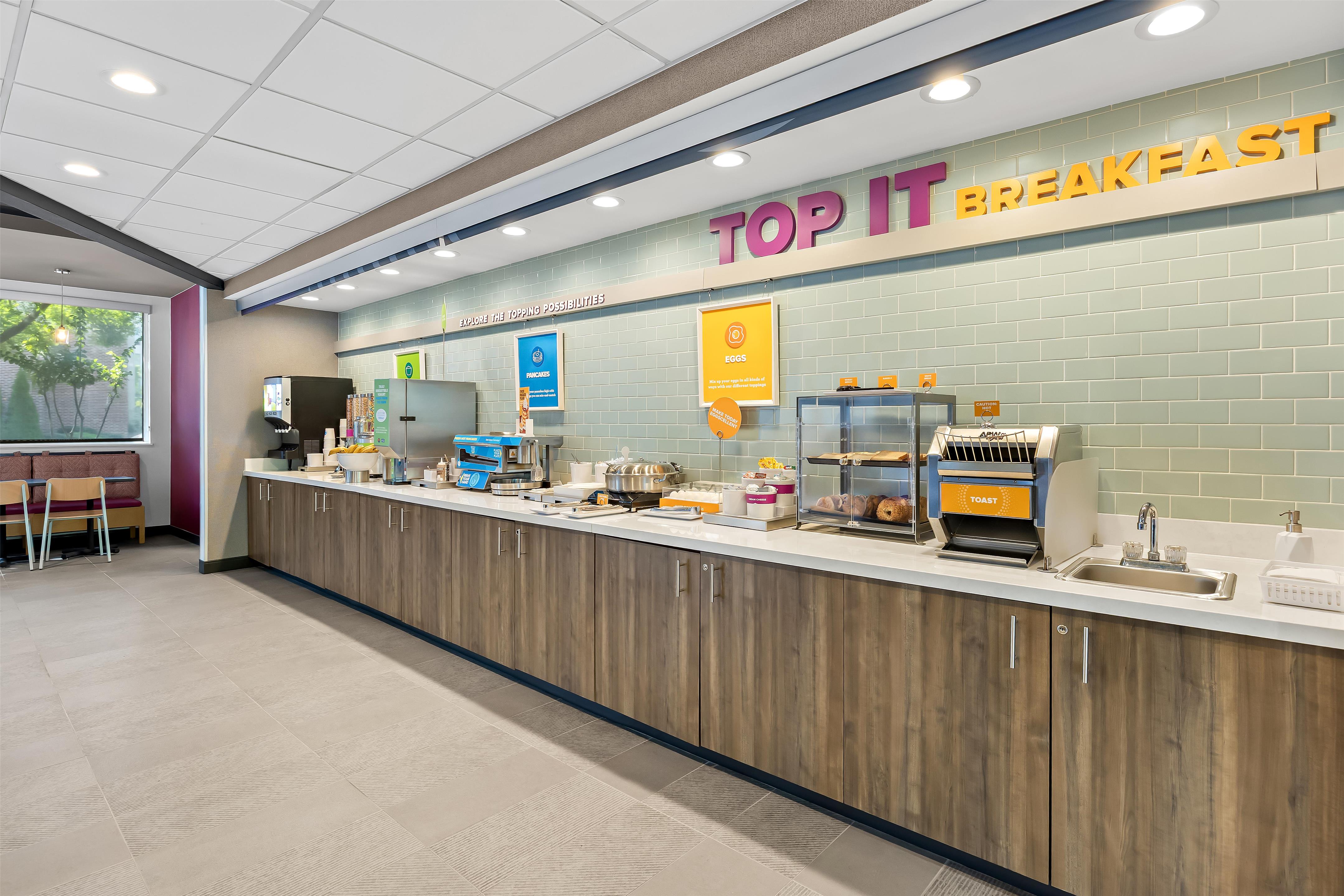 Breakfast Area | Tru by Hilton McDonough