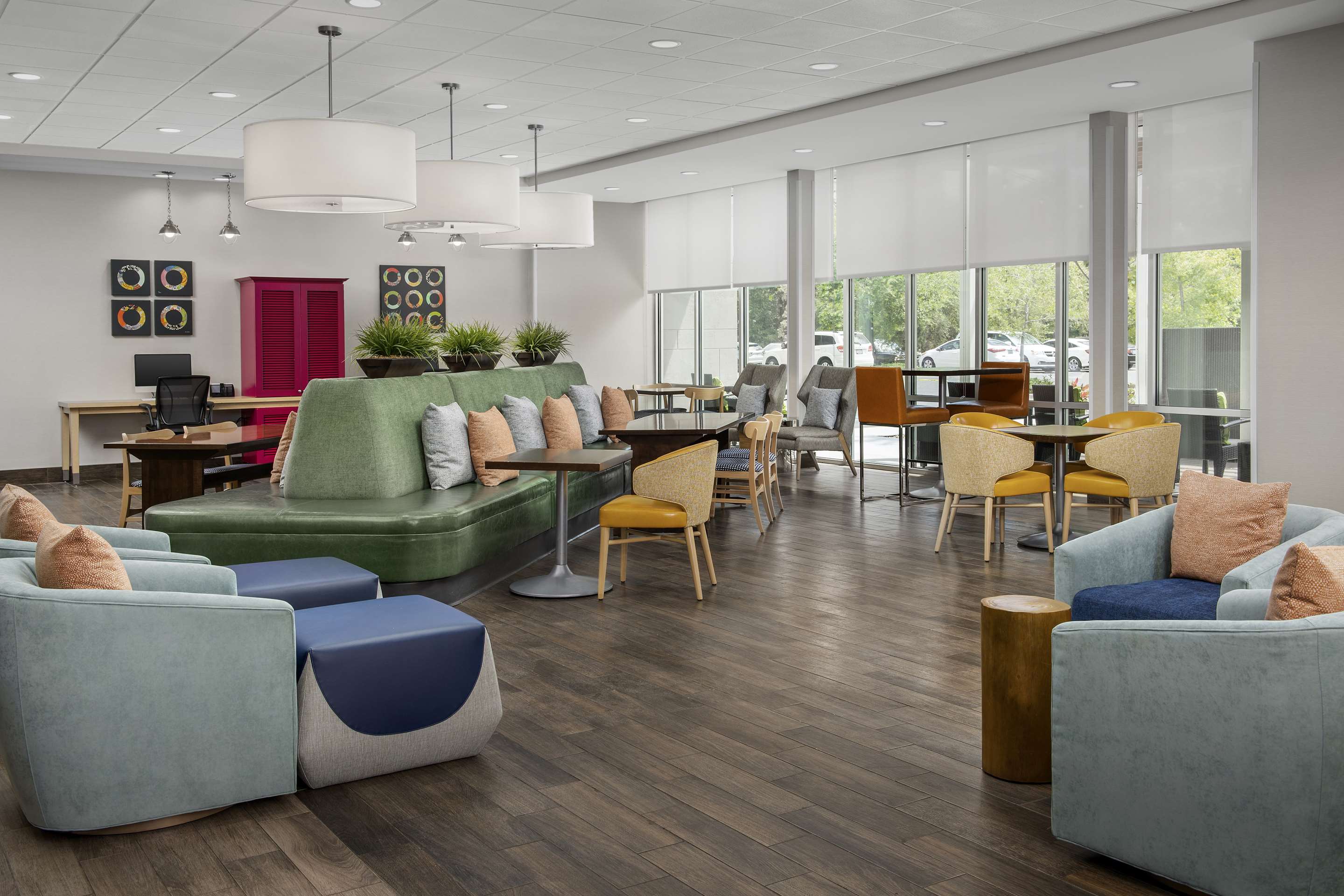 Lobby | Home2 Suites by Hilton Summerville