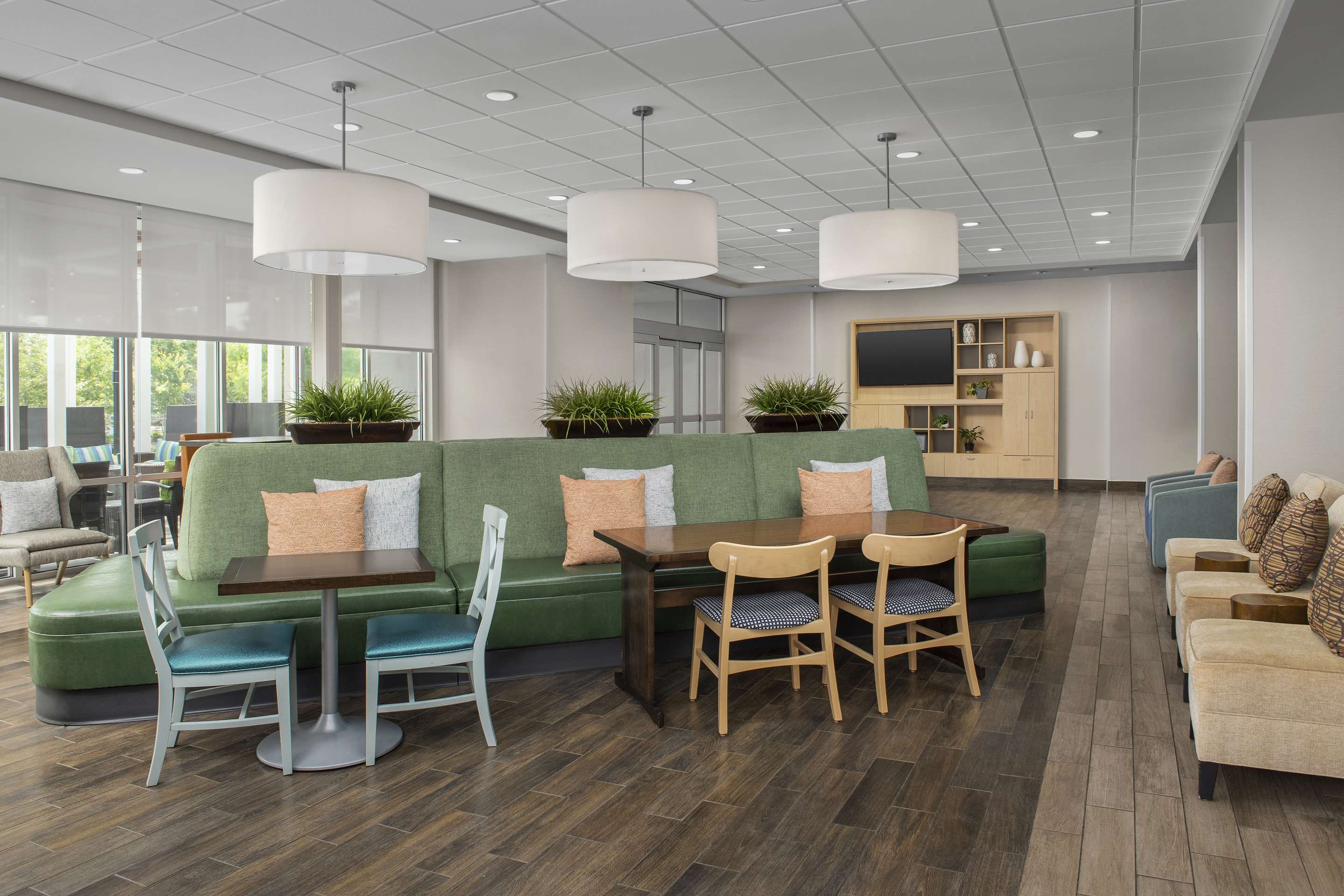 Lobby | Home2 Suites by Hilton Summerville