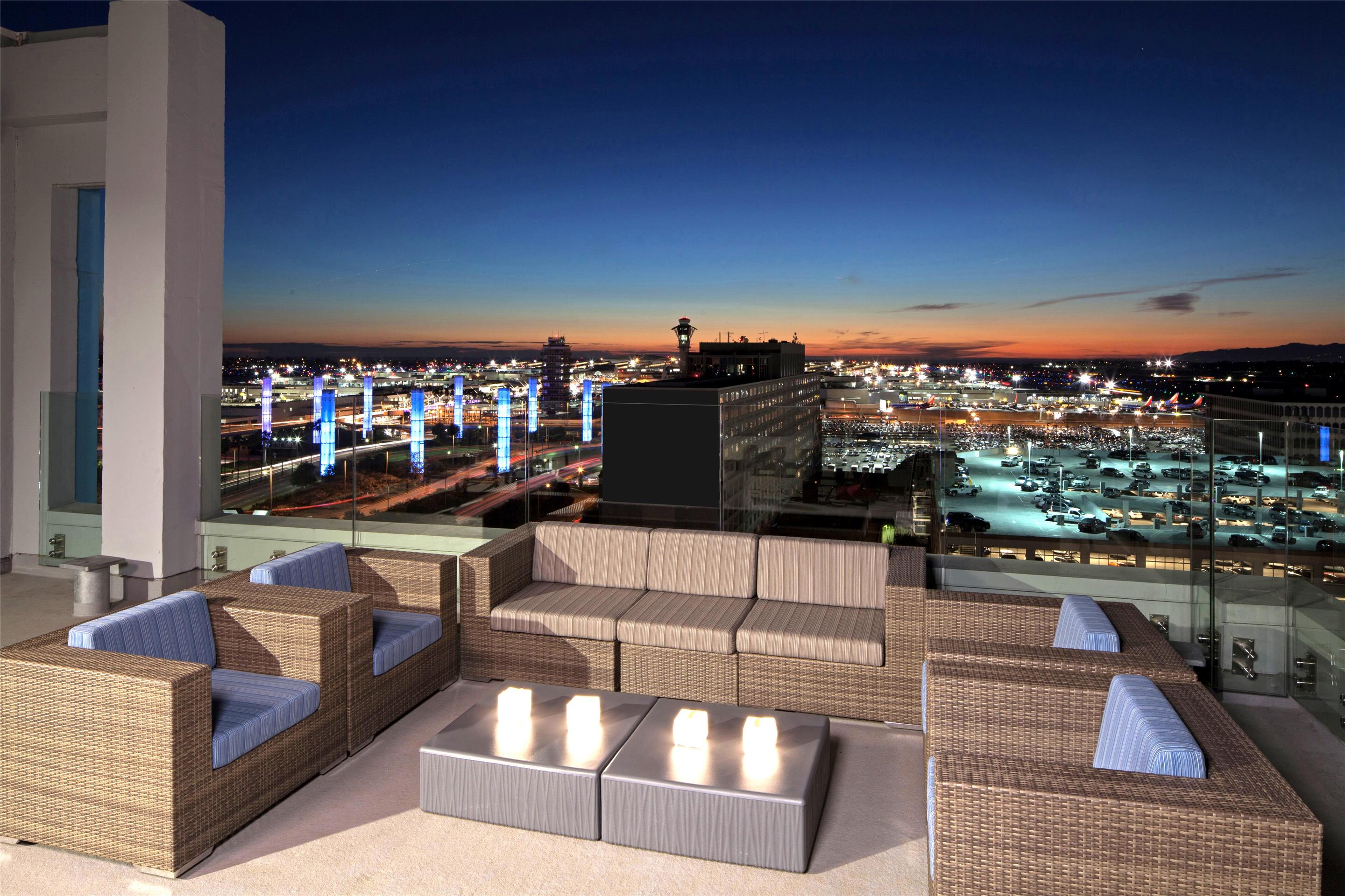 Exterior | H Hotel Los Angeles, Curio Collection by Hilton