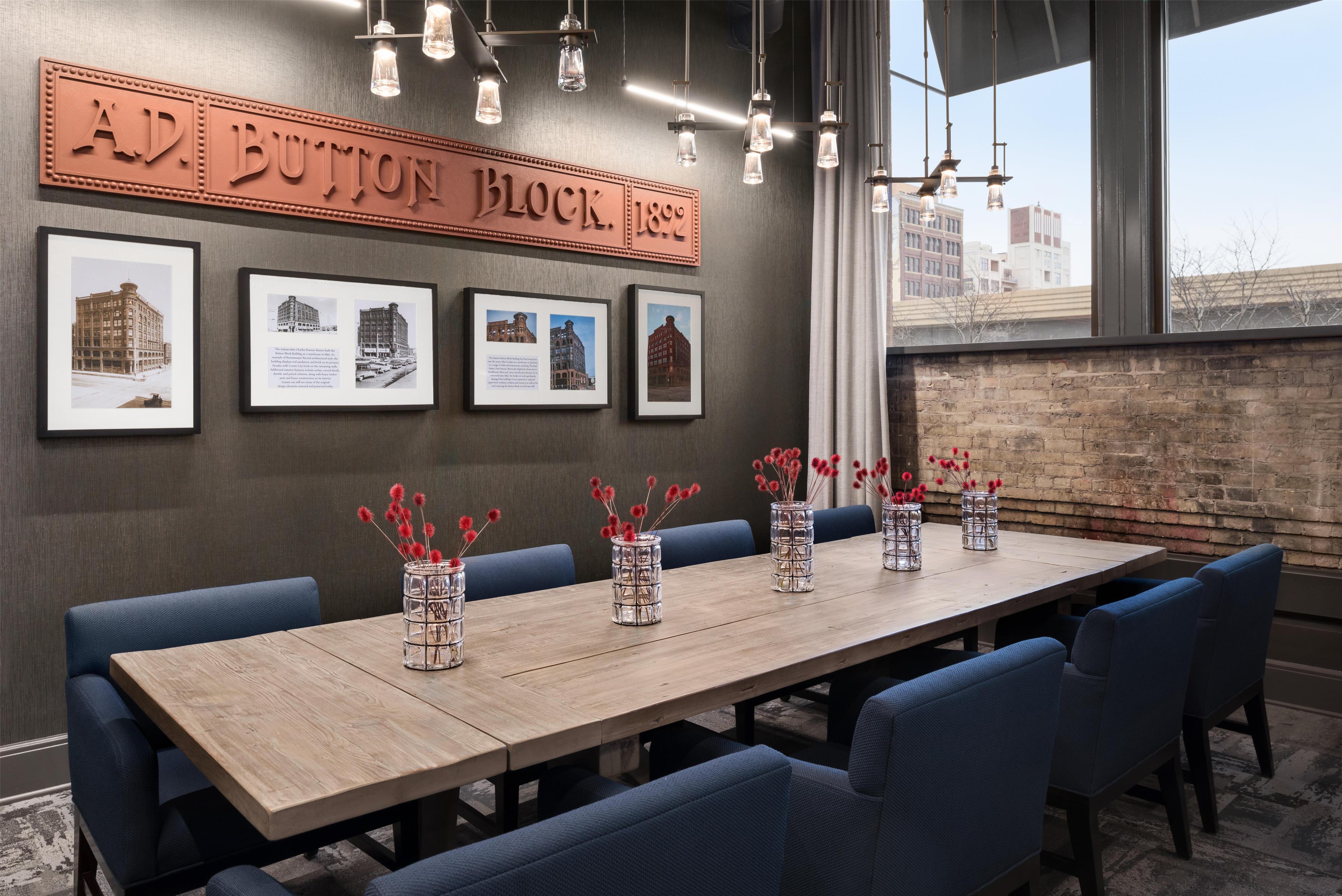 Lobby | Homewood Suites By Hilton Milwaukee Downtown