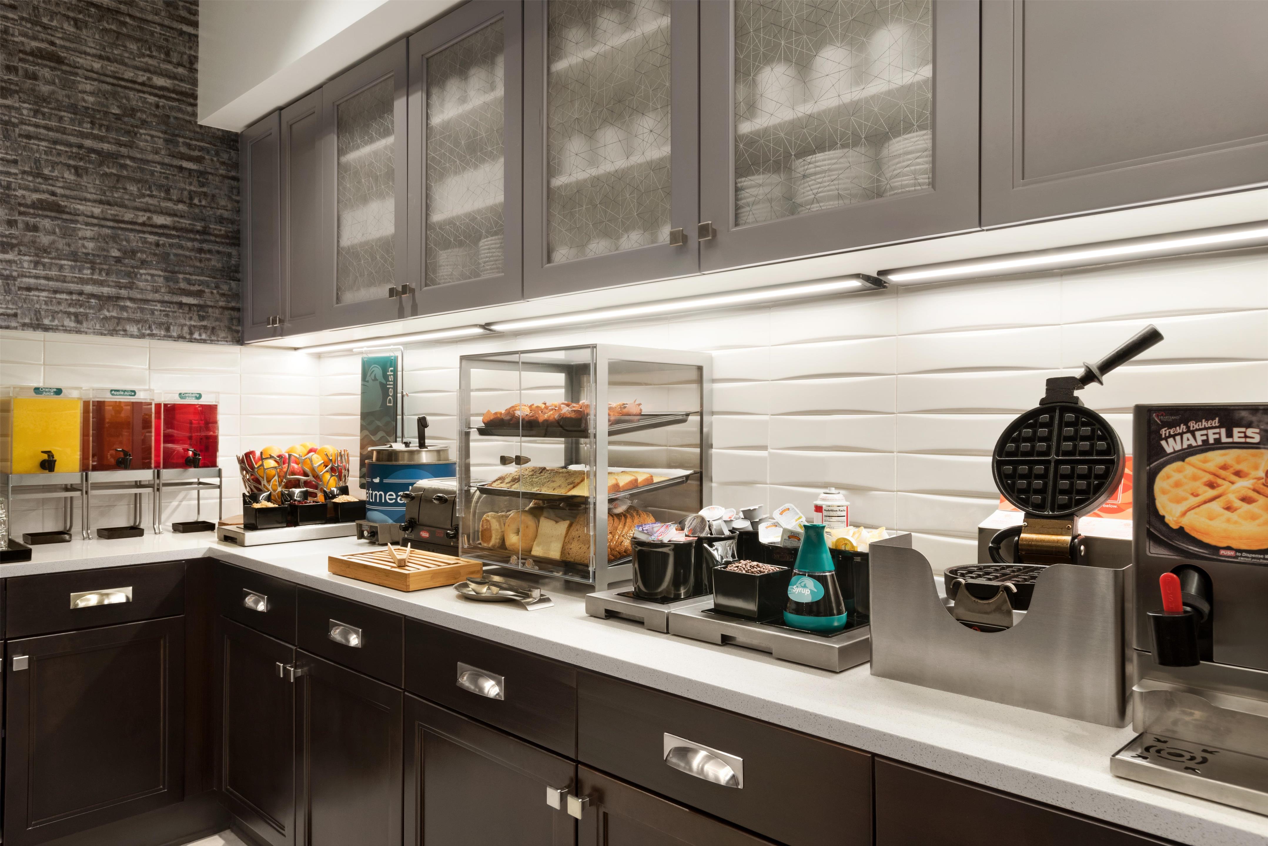 Restaurant | Homewood Suites By Hilton Milwaukee Downtown