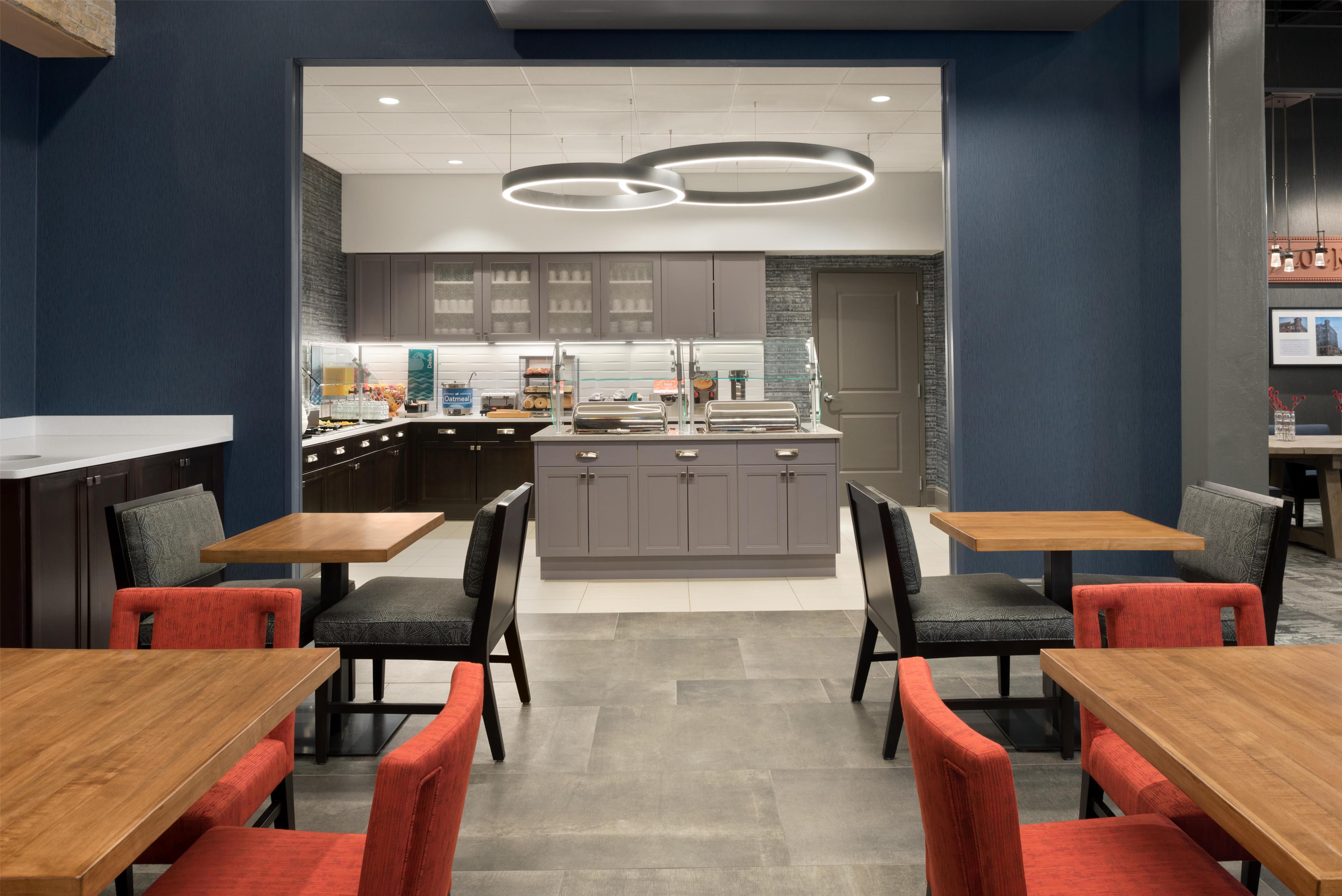 Restaurant | Homewood Suites By Hilton Milwaukee Downtown