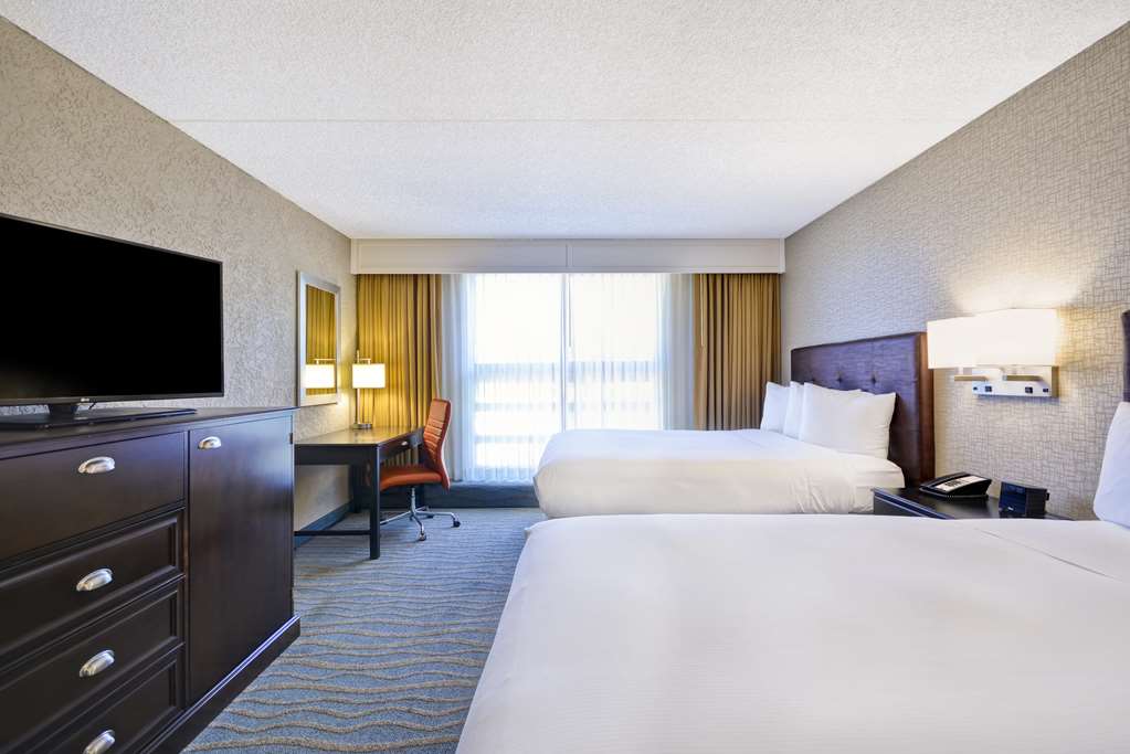 DoubleTree by Hilton Phoenix North - Tap to explore photos