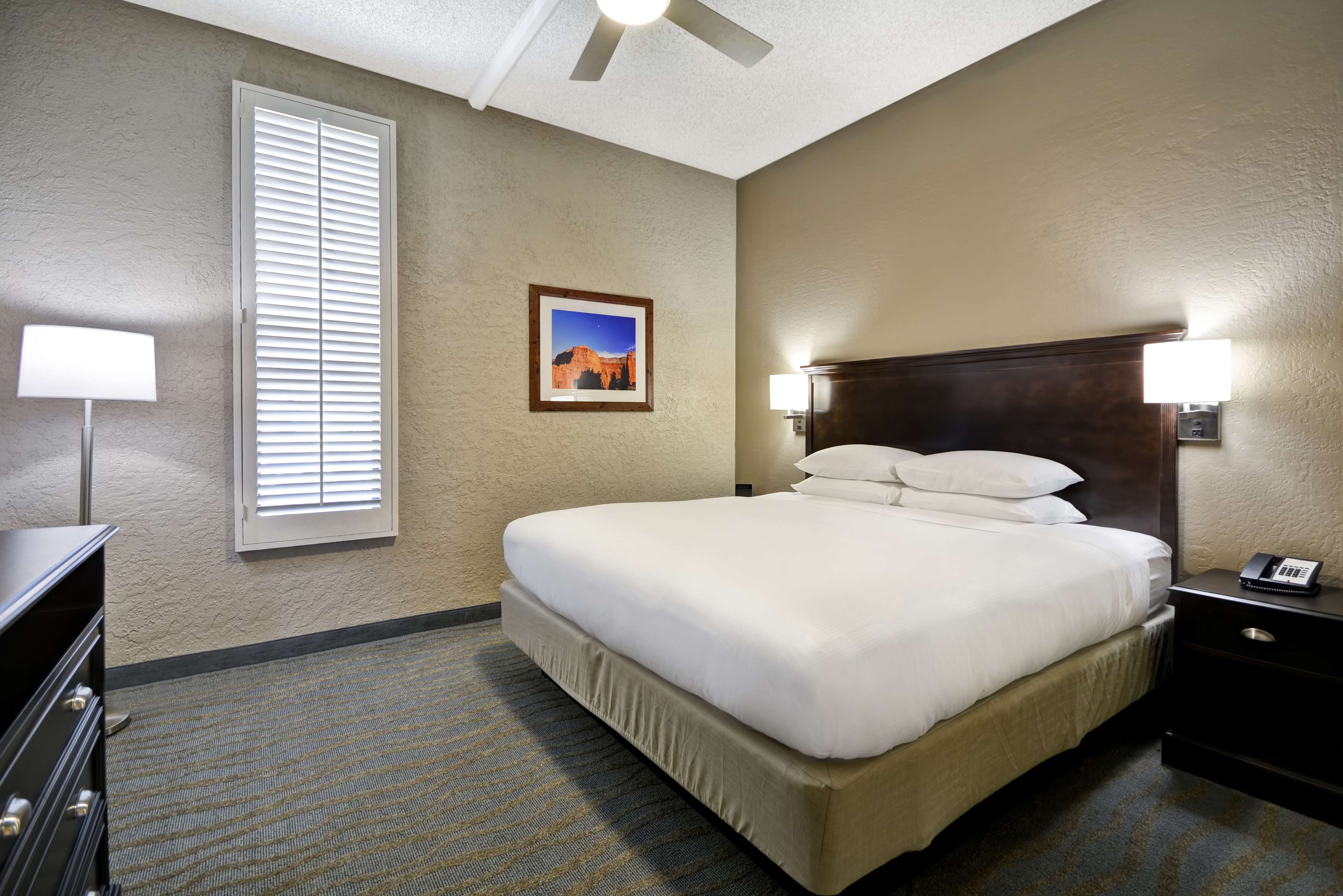 DoubleTree by Hilton Phoenix North Room Type - 1KNG 2RM STE PATIO-SOFABED