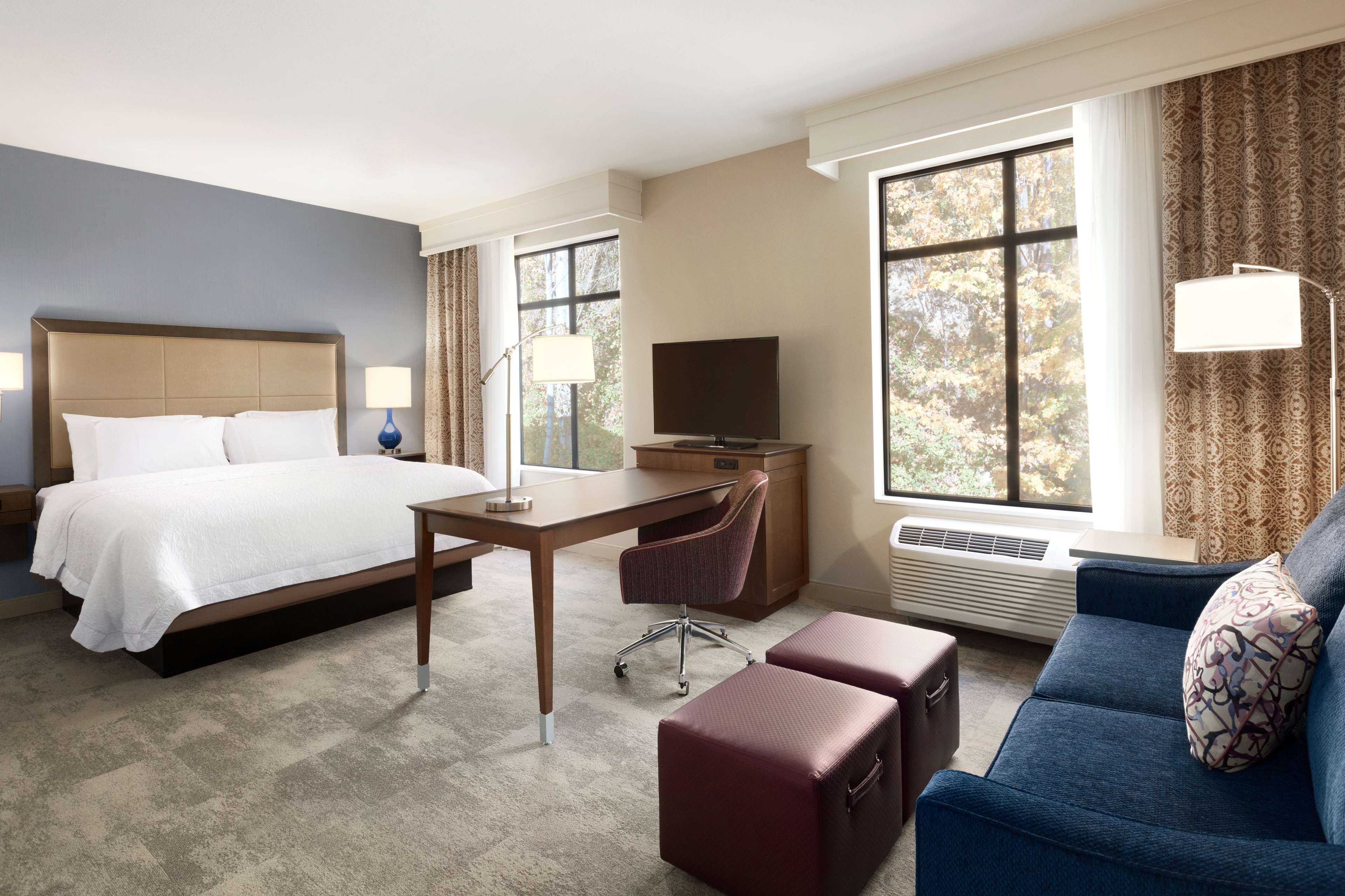 Hampton Inn and Suites Seattle/Renton Room Type - 1KN STDO MIC/FRIDG/WTBR NS