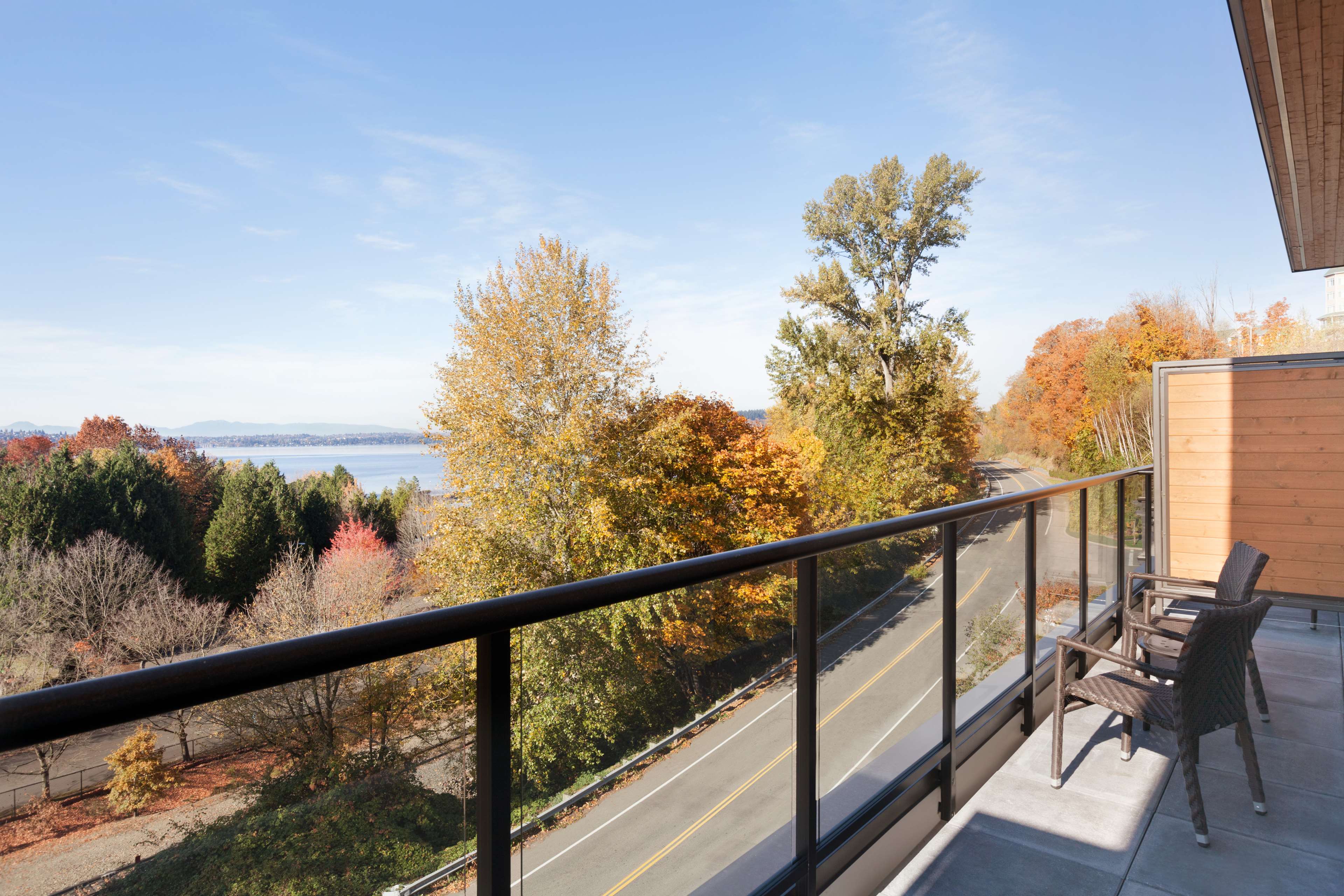 Hampton Inn and Suites Seattle/Renton Room Type - 1 KING STUDIO BALCONY