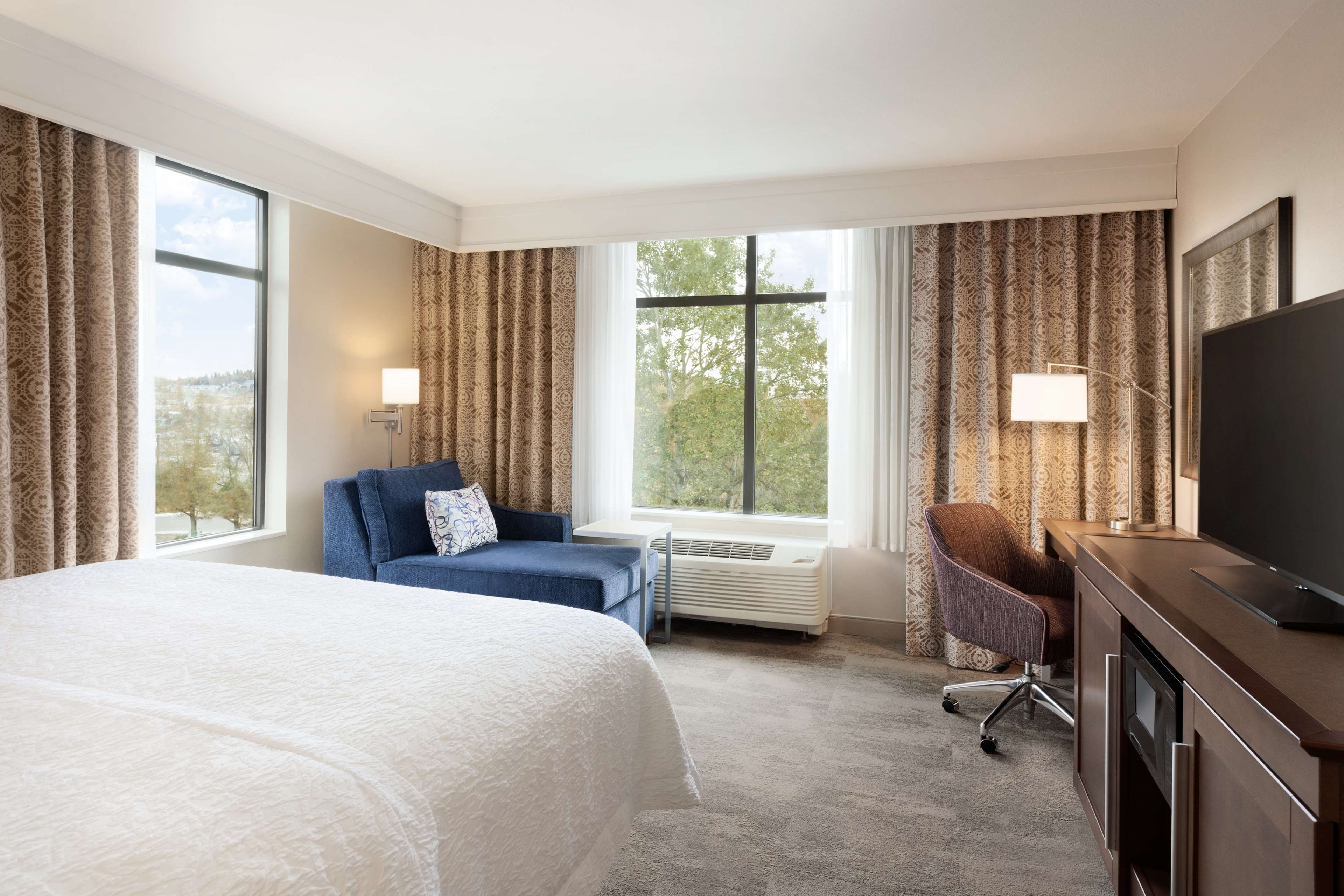 Hampton Inn and Suites Seattle/Renton Room Type - 1 KN STDO MIC/FRIDG NS