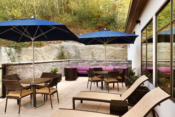 Exterior view - Hampton Inn & Suites Renton