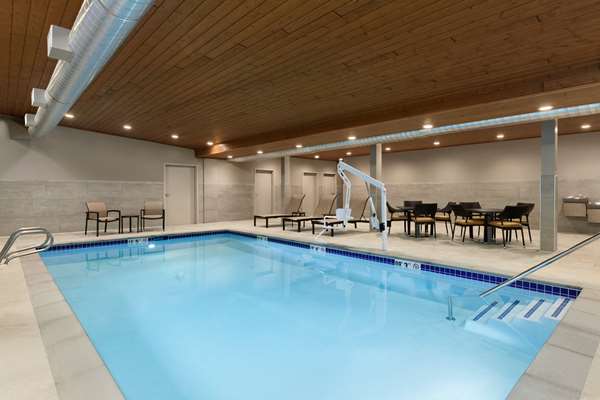 Pool - Hampton Inn & Suites Renton