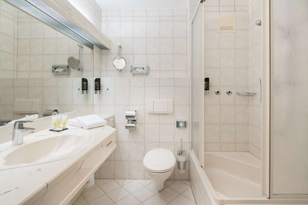 Sure Hotel by Best Western Rhoen Garden-guestroom-Guest Room,Bathroom,On-Site.jpg