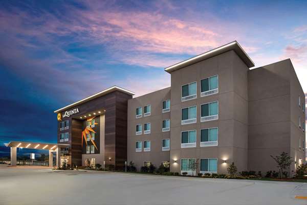 Exterior view - La Quinta Inn & Suites Owasso
