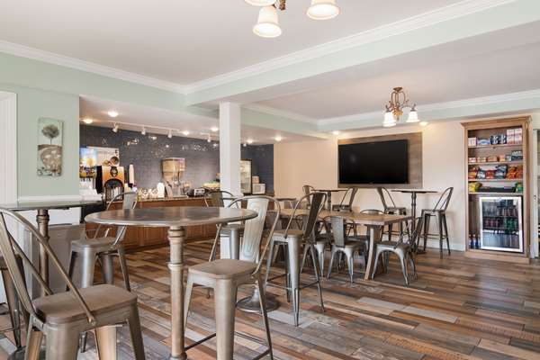 Amenities - SureStay Hotel by Best Western Downtown Helen