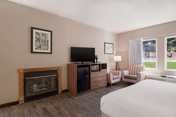  - SureStay Hotel by Best Western Downtown Helen
