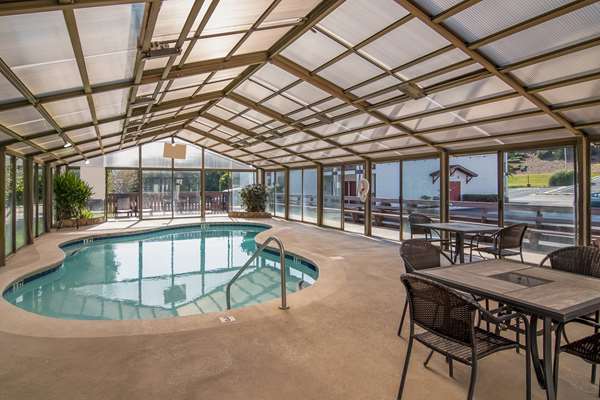 Pool - SureStay Hotel by Best Western Downtown Helen